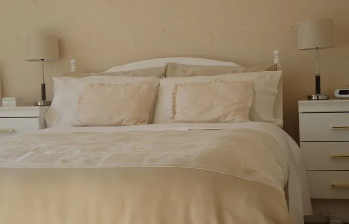 לינה וארוחת בוקר Killowen House דרוגדה