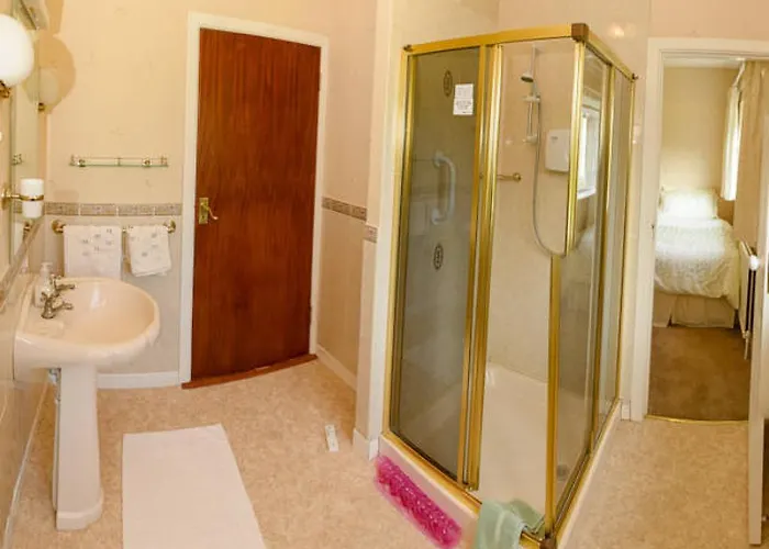 לינה וארוחת בוקר Killowen House 4*